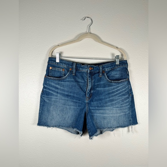 Madewell Pants - Madewell fray hem denim jean shorts size 32